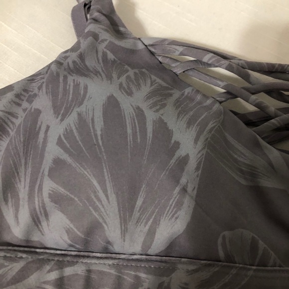Fabletics grey strapped back sports bra - Picture 5 of 7